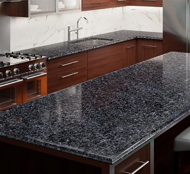 Nên Chọn Mặt Đá Bếp Loại Nào? So Sánh Đá Tự Nhiên Và Đá Nhân Tạo da hoa cuong op mat bep